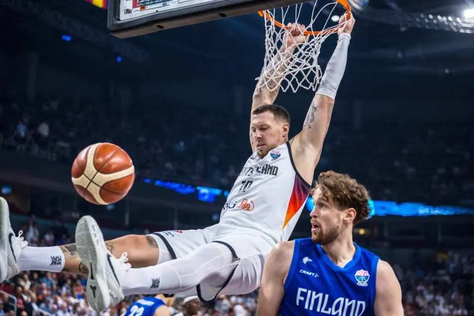 场均数据为, 投篮命中率, 依然是保持