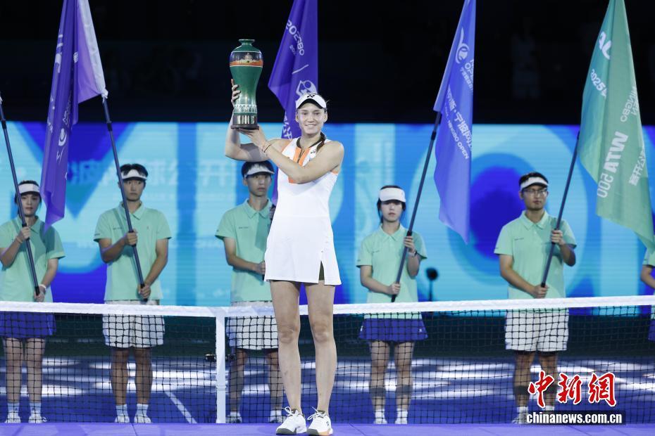 图为莱巴金 图为莱巴金